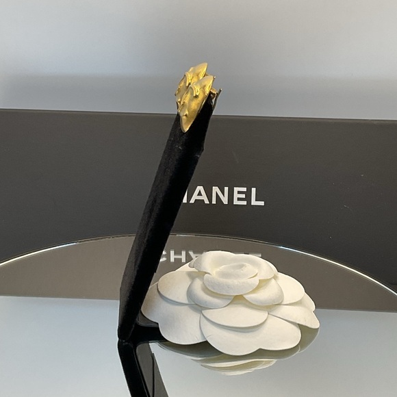 CHANEL Gold Iconic CC Logo Earrings - Picture 11 of 16